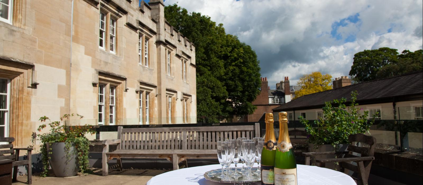 Roof Terrace, Oriel